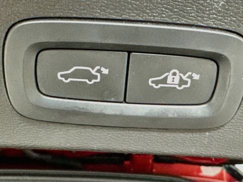 Used 2021 Volvo XC40 P8 Recharge w/ Advanced Package AWD/4WD image 26