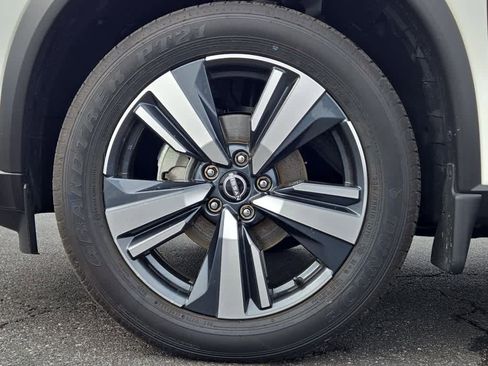 Used 2023 Nissan Rogue SL image 6