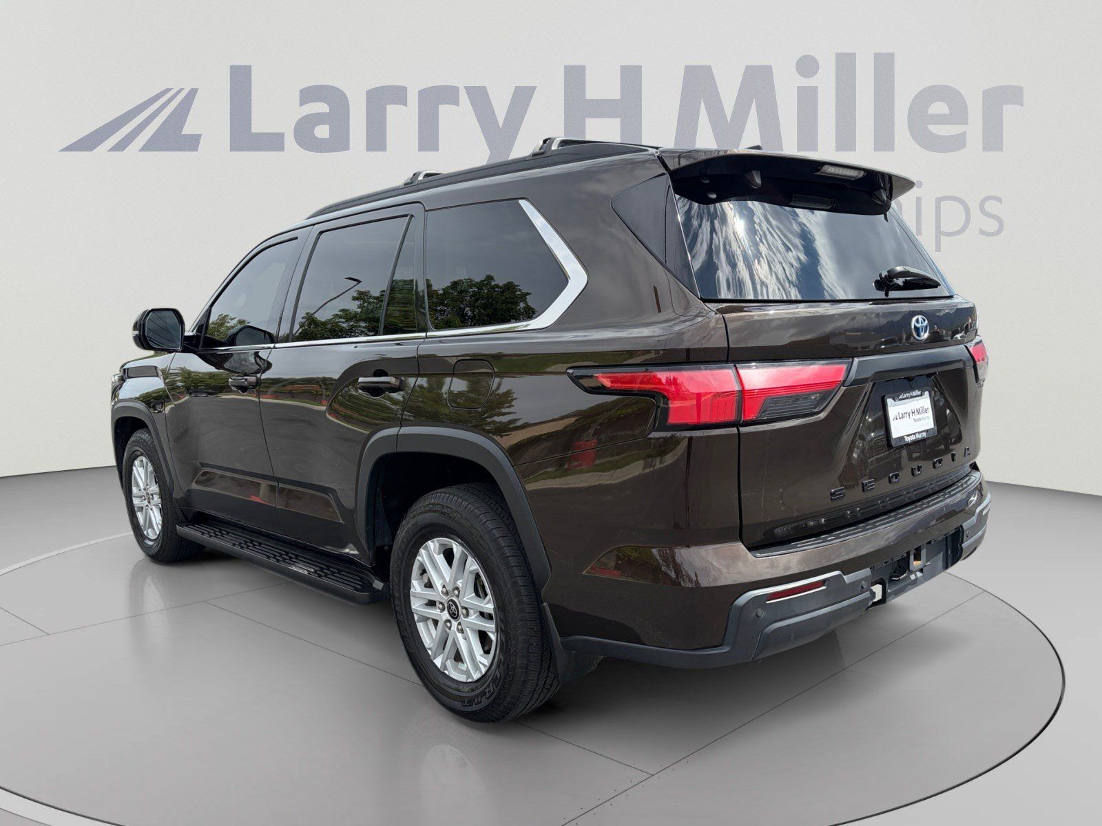 Certified 2023 Toyota Sequoia SR5 AWD/4WD image 3