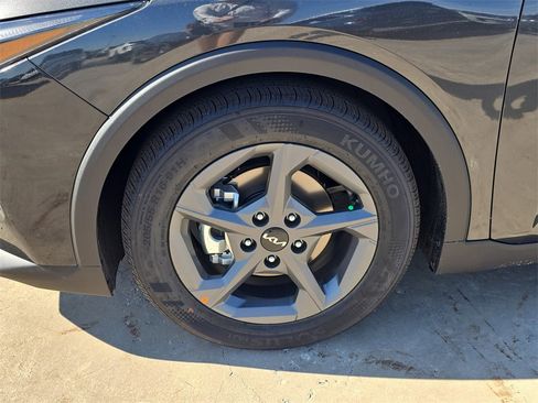 New 2025 Kia K4 LXS image 35