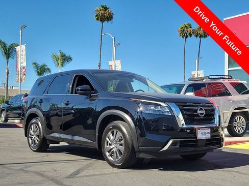 Used 2025 Nissan Pathfinder S FWD image 34