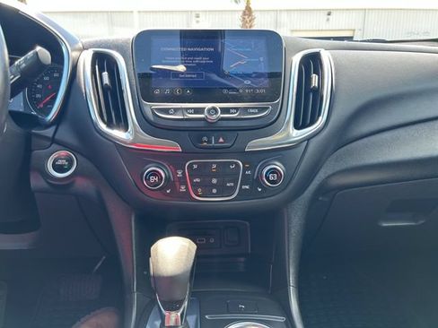 Used 2022 Chevrolet Equinox LT FWD image 16
