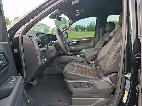 Used 2025 Chevrolet Tahoe High Country AWD/4WD image 14