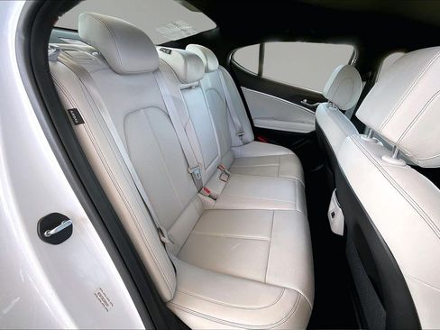 Used 2025 Genesis G70 2.5T AWD/4WD image 25