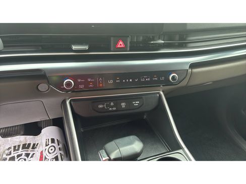 Used 2025 Kia Carnival FWD image 19
