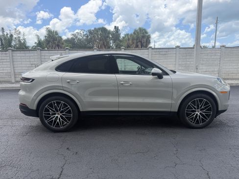 Certified 2025 Porsche Cayenne Coupe AWD/4WD image 7