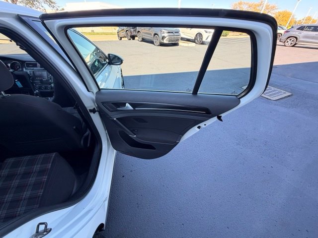 Used 2017 Volkswagen Golf 4-Door FWD image 10