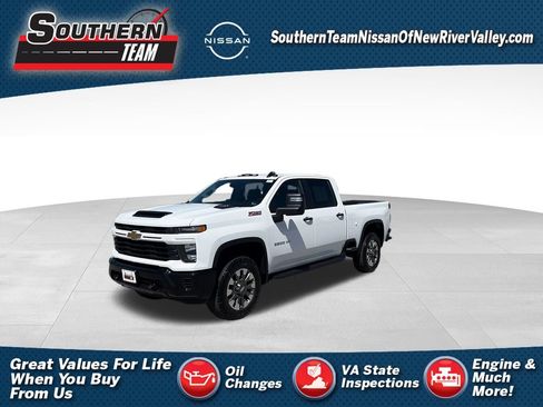 Used 2025 Chevrolet Silverado 2500 Custom w/ Z71 Off-Road Package AWD/4WD image 1