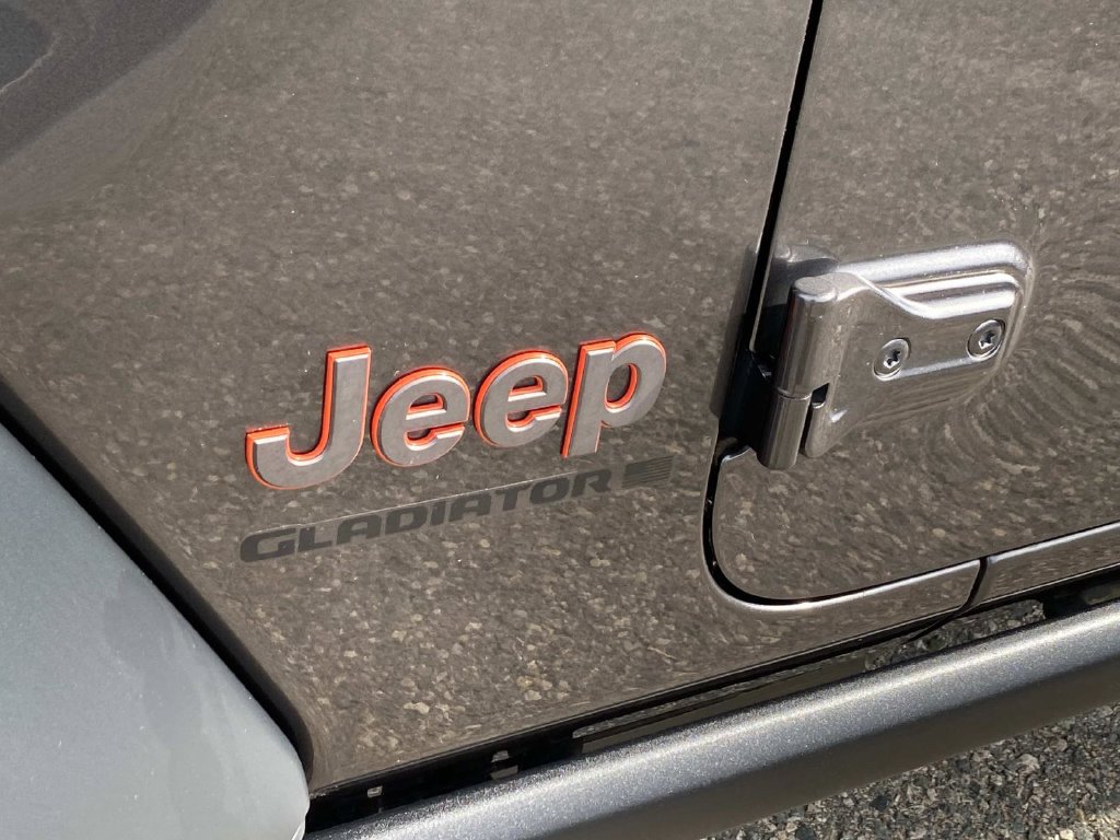 Certified 2026 Jeep Gladiator Mojave AWD/4WD image 11