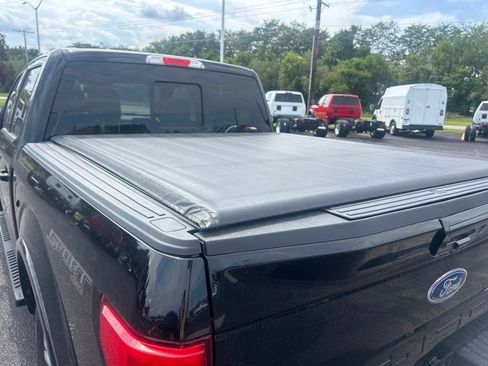 Used 2018 Ford F150 Lariat w/ Equipment Group 502A Luxury AWD/4WD image 9
