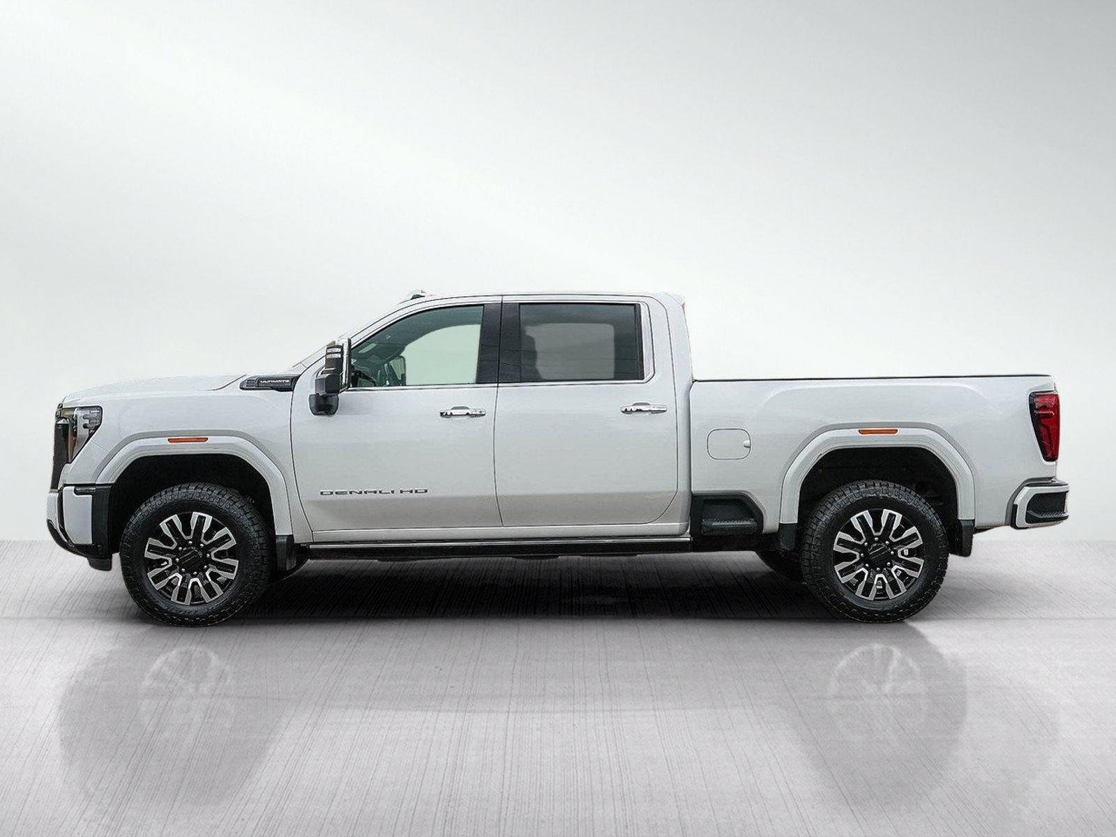 Used 2024 GMC Sierra 2500 Denali Ultimate AWD/4WD image 2