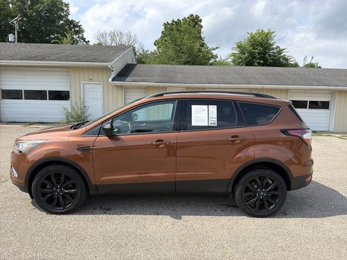 Used 2017 Ford Escape SE w/ Equipment Group 201A AWD/4WD image 8