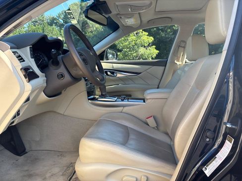 Used 2019 INFINITI Q70 Luxe w/ Proactive Package AWD/4WD image 12