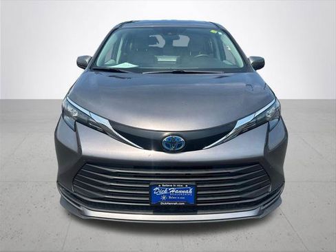 Certified 2024 Toyota Sienna LE FWD image 3