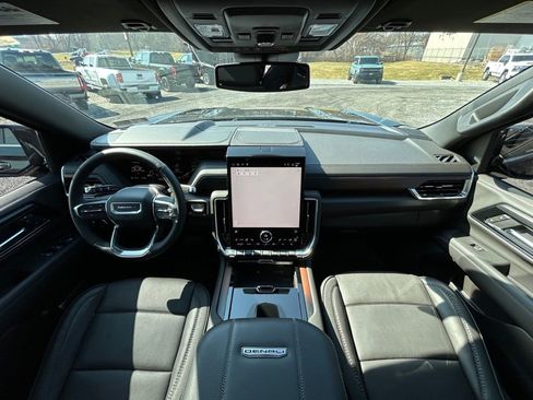 Used 2025 GMC Yukon XL Denali w/ Sun & Power Step Package image 3