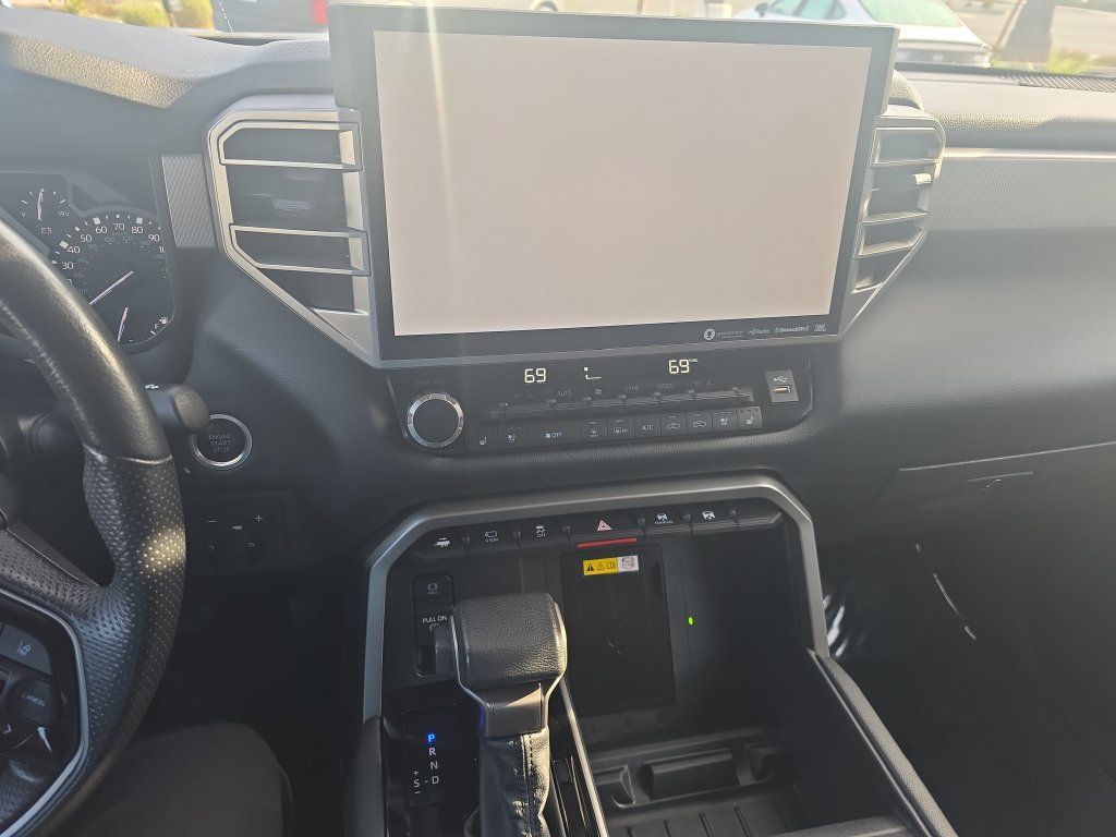 Used 2023 Toyota Tundra Limited AWD/4WD image 16