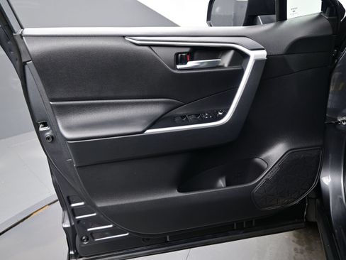 Used 2021 Toyota RAV4 XLE w/ Convenience Package AWD/4WD image 9