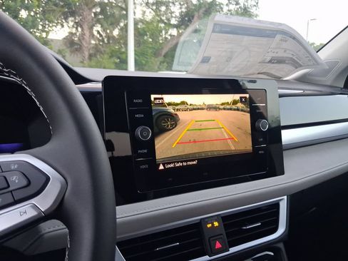 New 2026 Volkswagen Taos SE FWD image 10