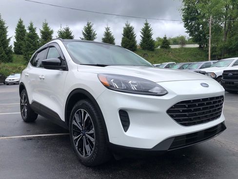 Used 2022 Ford Escape SE w/ SE Sport Appearance Package AWD/4WD image 7