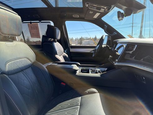 Used 2023 Jeep Grand Wagoneer Series III w/ Rear-Seat Entertainment Group image 21