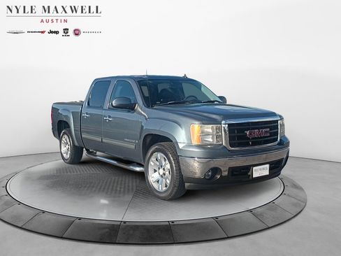 Used 2007 GMC Sierra 1500 SLT w/ SLE/SLT Trailering Package image 2