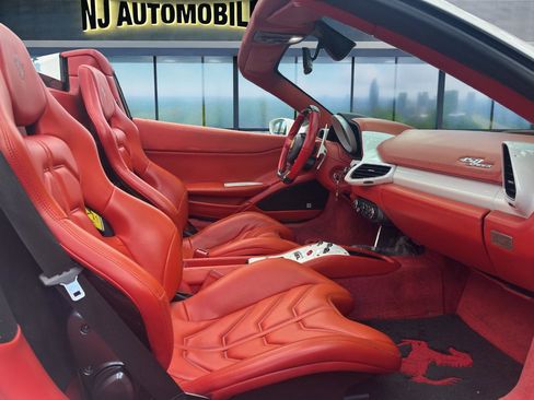 Used 2013 Ferrari 458 Spider RWD image 18