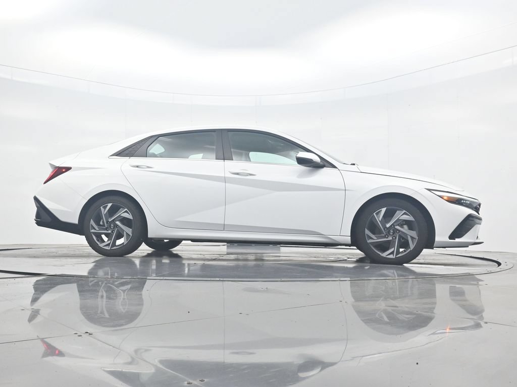 Used 2025 Hyundai Elantra Limited FWD image 33