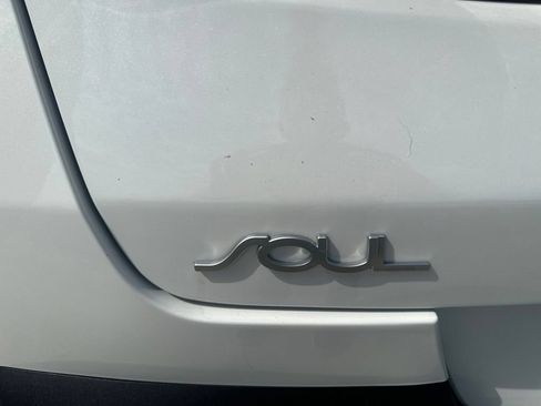 Used 2022 Kia Soul LX FWD image 8