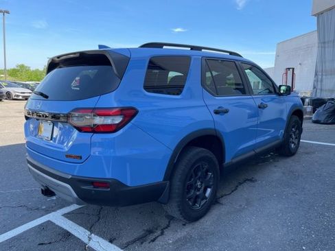 Used 2023 Honda Pilot TrailSport image 5