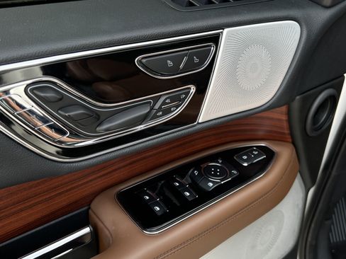 Certified 2024 Lincoln Navigator Reserve AWD/4WD image 10