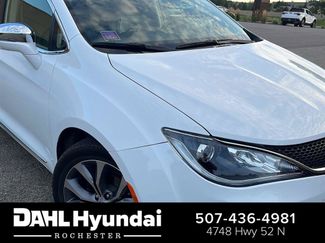 Used 2018 Chrysler Pacifica Limited w/ Tire & Wheel Group FWD video 1