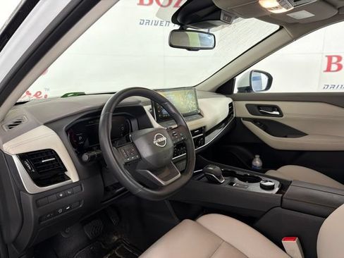 Used 2025 Nissan Rogue SL w/ SL Premium Package AWD/4WD image 12