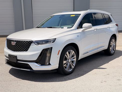 Used 2024 Cadillac XT6 Premium Luxury w/ Technology Package AWD/4WD image 7
