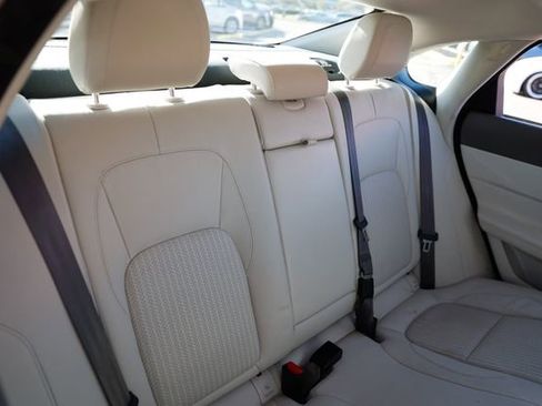 Used 2017 Jaguar XF Prestige image 14