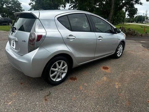 Used 2013 Toyota Prius C Three FWD image 5