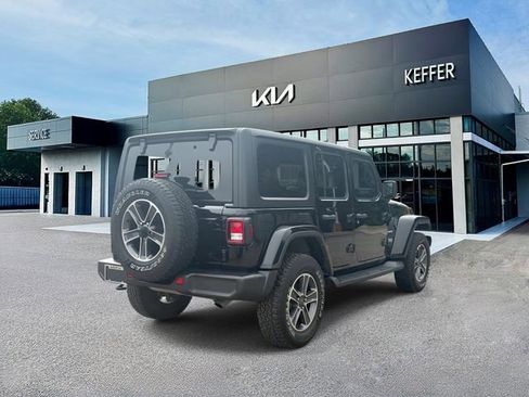 Used 2023 Jeep Wrangler Unlimited Sahara AWD/4WD image 8