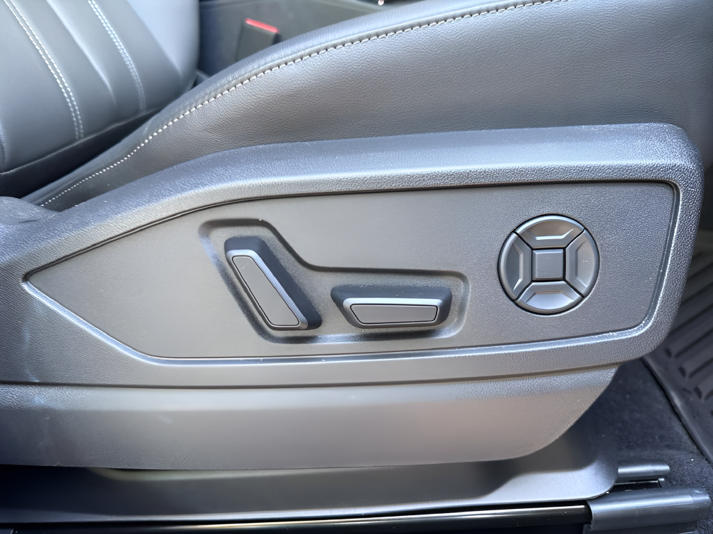 Used 2026 Audi Q5 Premium Plus w/ Premium Plus AWD/4WD image 45