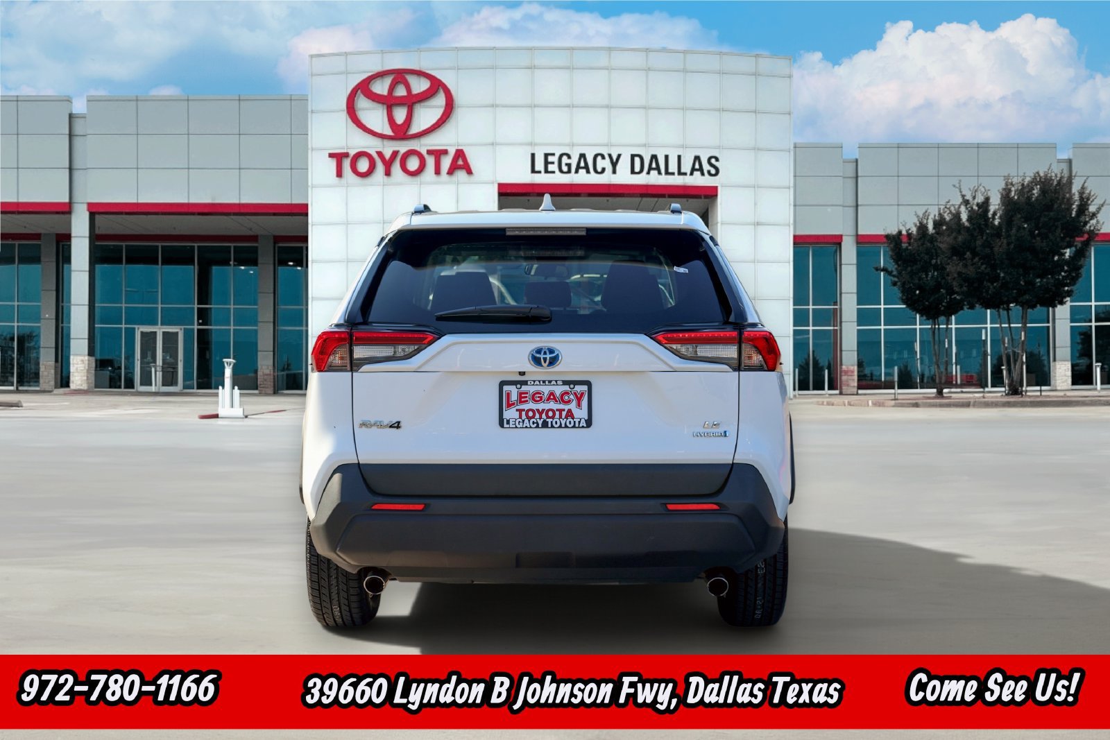 Used 2024 Toyota RAV4 LE AWD/4WD image 8
