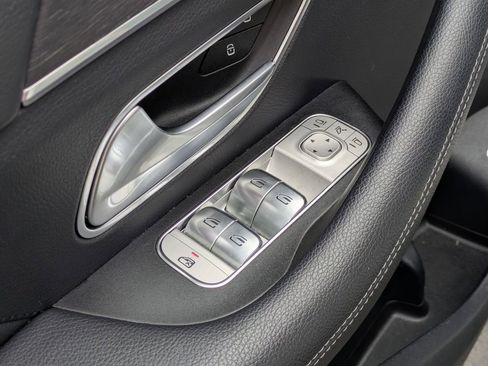 Used 2025 Mercedes-Benz GLS 450 4MATIC image 13