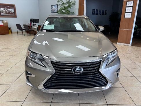 Used 2018 Lexus ES 350 w/ Premier Package FWD image 2