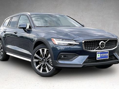 New 2026 Volvo V60 B5 Cross Country Ultra w/ Protection Package Premier AWD/4WD image 2