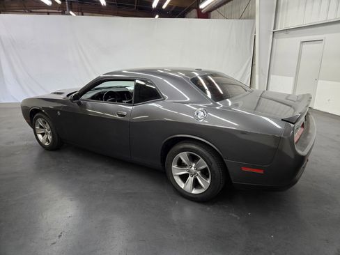 Used 2018 Dodge Challenger SXT RWD image 3