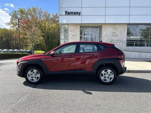 Used 2024 Hyundai Kona SE image 5