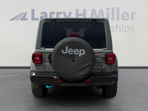 Used 2023 Jeep Wrangler Unlimited Sahara w/ Safety Group AWD/4WD image 4