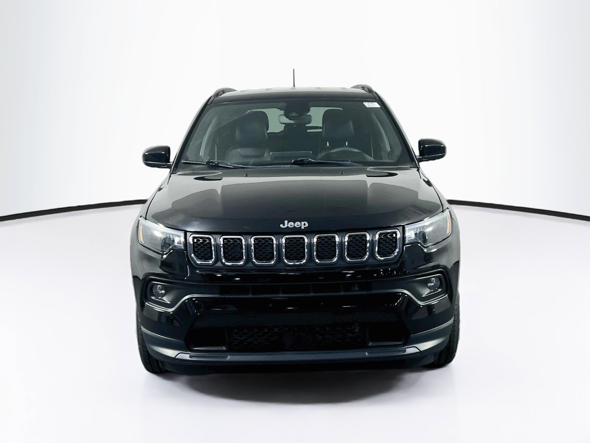 Used 2023 Jeep Compass Latitude AWD/4WD image 2