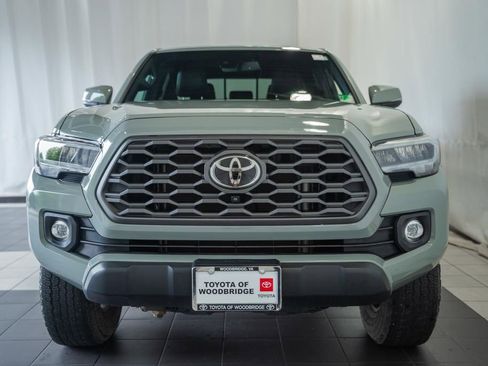 Used 2022 Toyota Tacoma TRD Off-Road w/ TRD Premium Off Road Package AWD/4WD image 2