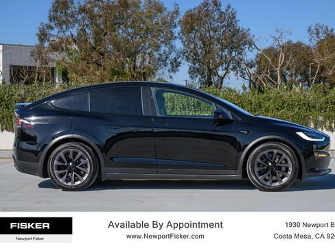 Used 2023 Tesla Model X image 4