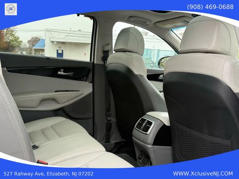 Used 2017 Kia Sorento SX image 26