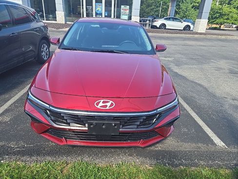Used 2025 Hyundai Elantra SEL FWD image 2