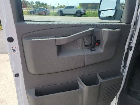 Used 2024 GMC Savana 2500 w/ Driver Convenience Package RWD image 8